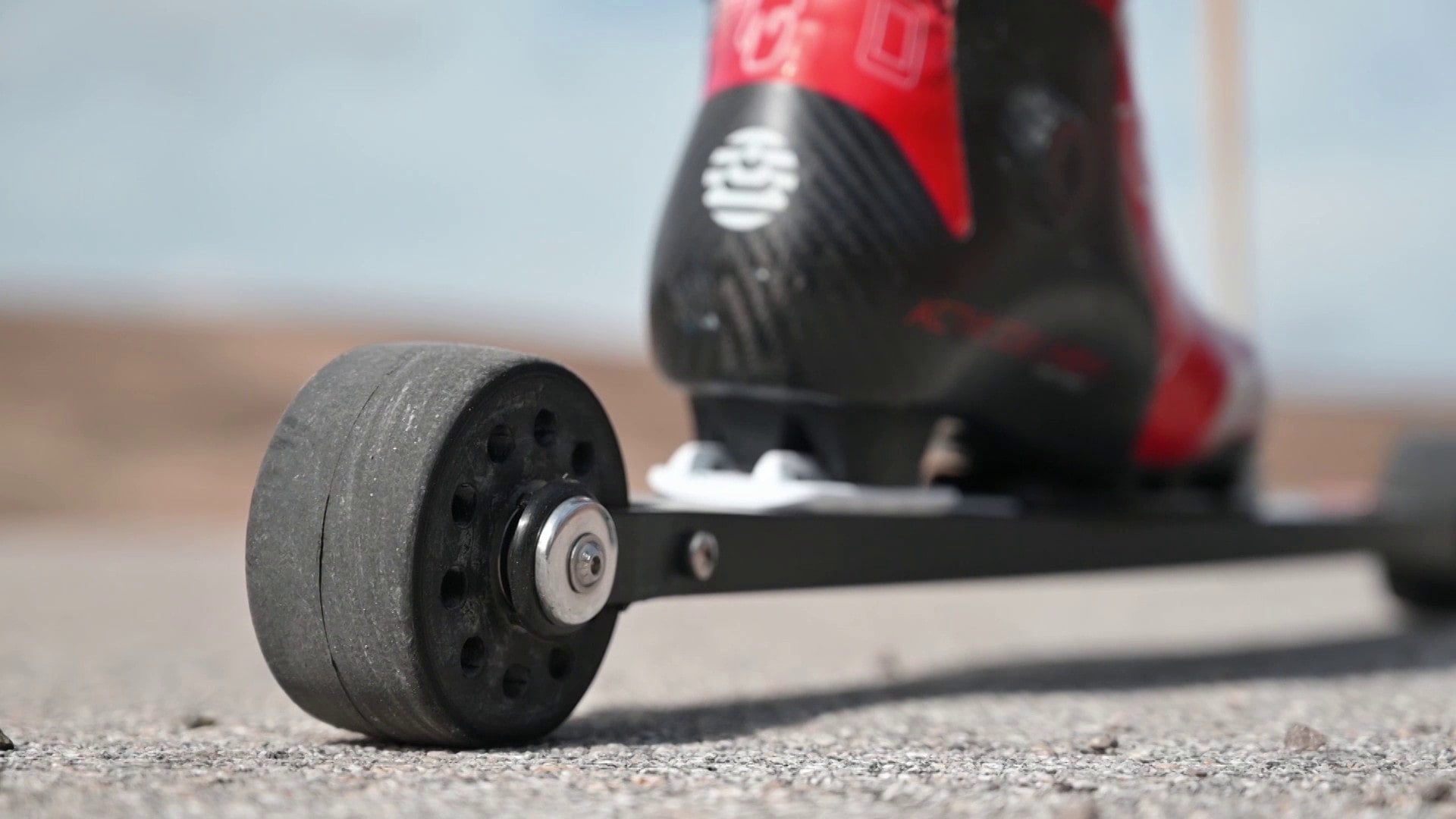 Quego Rollerski rollerski and wheel with holes